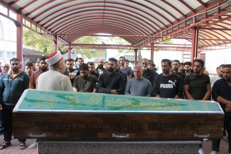 Kocaeli'deki trafik kazasında &ouml;len kadın ve bebeğinin cenazeleri defnedildi