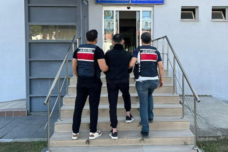 Samsun'da kız arkadaşıyla yemek yiyen kişiyi &ouml;ld&uuml;ren firari ş&uuml;pheli yakalandı