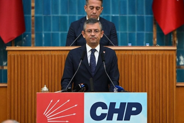 &Ouml;zg&uuml;r &Ouml;zel: Bu bir darbe girişimidir