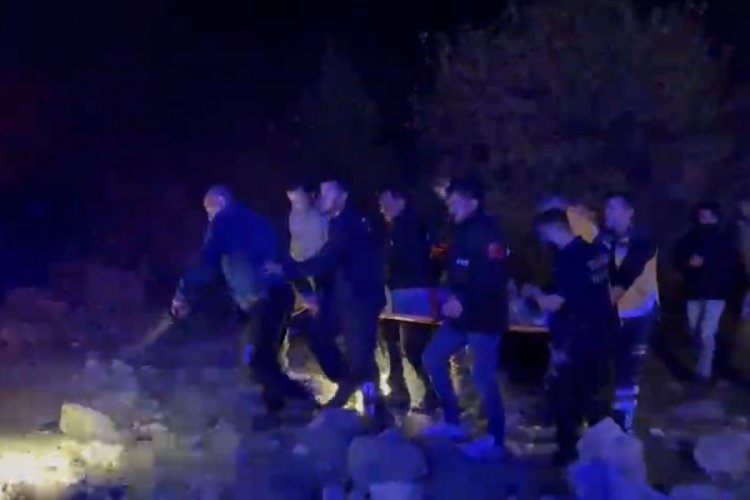 Tunceli'de otomobil u&ccedil;uruma yuvarlandı