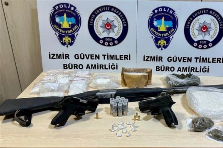 İzmir'de uyuşturucu operasyonunda 2 kişi tutuklandı