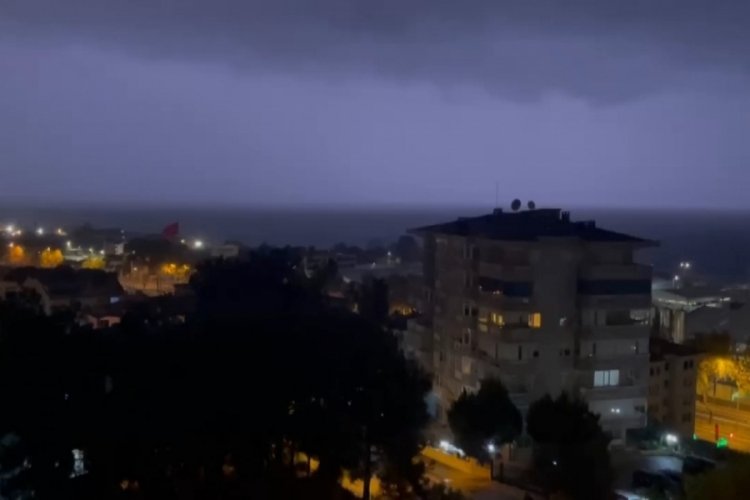 Bursa'da yağmur, hayatı olumsuz etkiledi