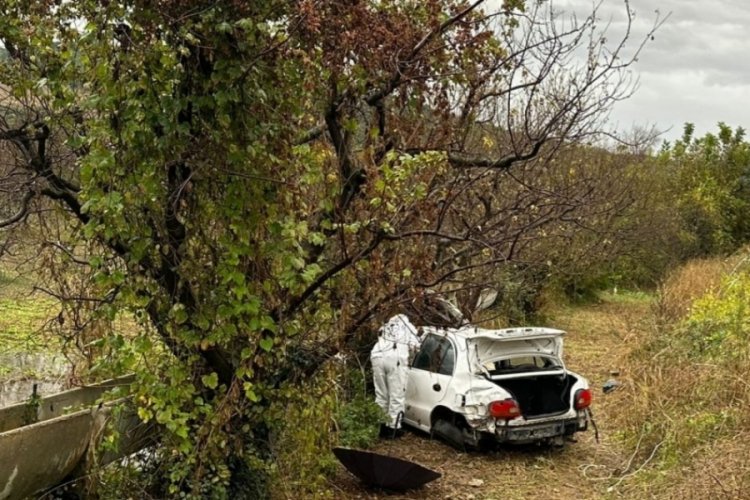 Bursa'da su kanalına &ccedil;arpan otomobilin s&uuml;r&uuml;c&uuml;s&uuml; hayatını kaybetti