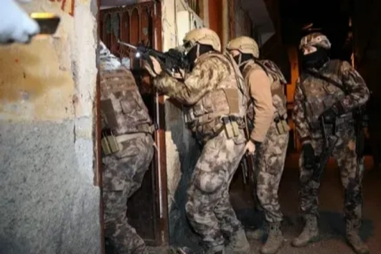 İstanbul'da DEAŞ operasyonu 13 kişi yakalandı