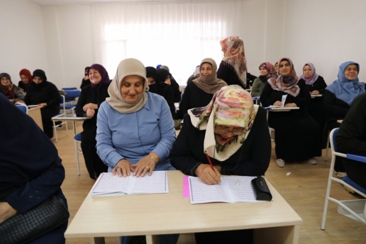 Yalova'da yaşlı kadın mesajlaşmak i&ccedil;in bakın ne yapıyor...