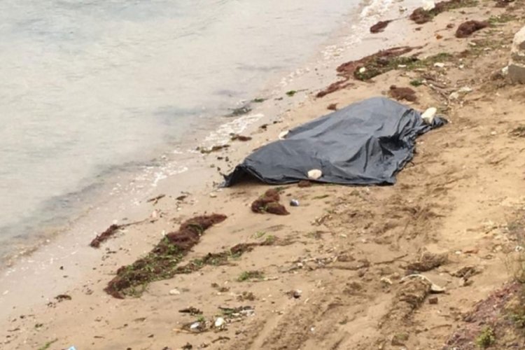 Sahilde y&uuml;r&uuml;y&uuml;ş yapan vatandaşlar kıyıya vurmuş kadın cesedi buldu