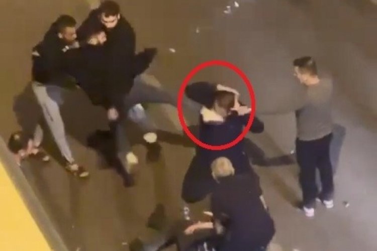 Bursa'da &ccedil;ıkan kavgada tekmeler sopalar havada u&ccedil;uştu