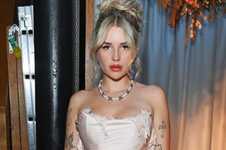 Lottie Moss'tan &uuml;sts&uuml;z paylaşımlar