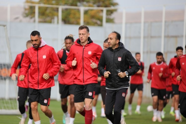 Sivasspor, Fatih Karag&uuml;mr&uuml;k ma&ccedil; hazırlıklarına devam etti