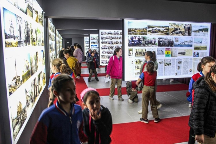 Karacabey Belediyesi Tarihi Fotoğraf Galerisine yoğun ilgi