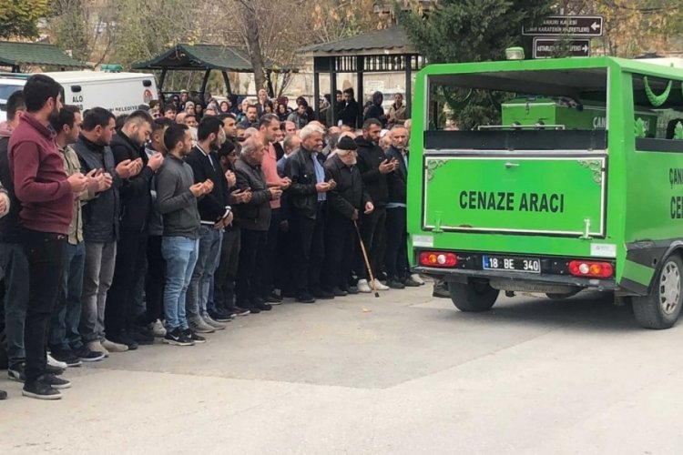 &Ccedil;ankırı'da cesedi bazanın i&ccedil;inden &ccedil;ıkmıştı! Toprağa verildi