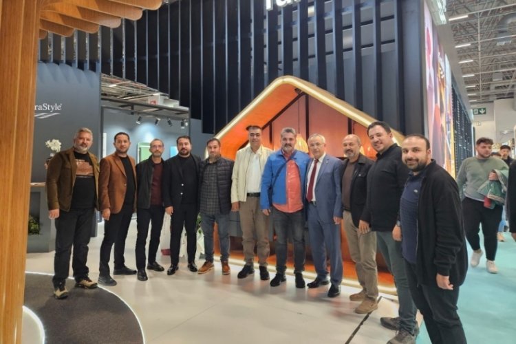 İstanbul'da Başkan &Uuml;z&uuml;m, banyo ve mutfak fuarını ziyaret etti