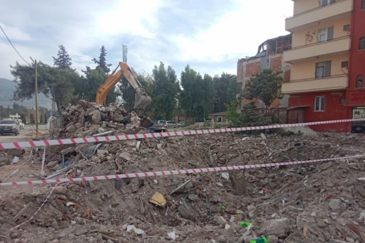 Hatay'da bir g&uuml;n arayla enkazdan ikinci cansız beden &ccedil;ıktı