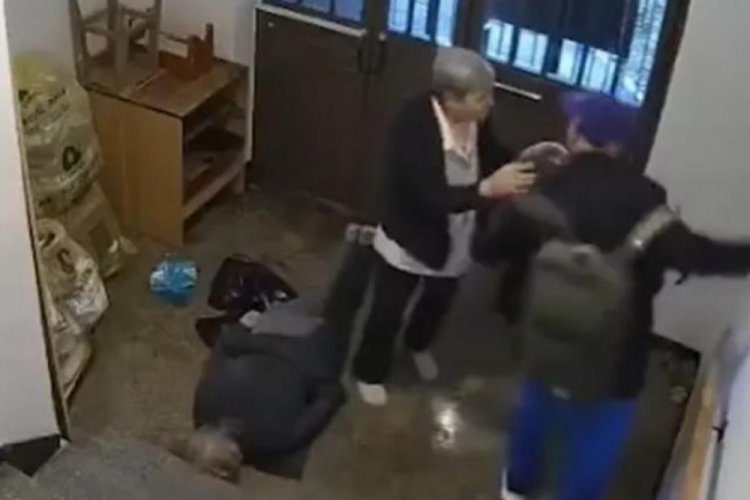 D&ouml;verek bayılttığı teyzesinin &uuml;zerine benzin d&ouml;kerek diri diri yaktı