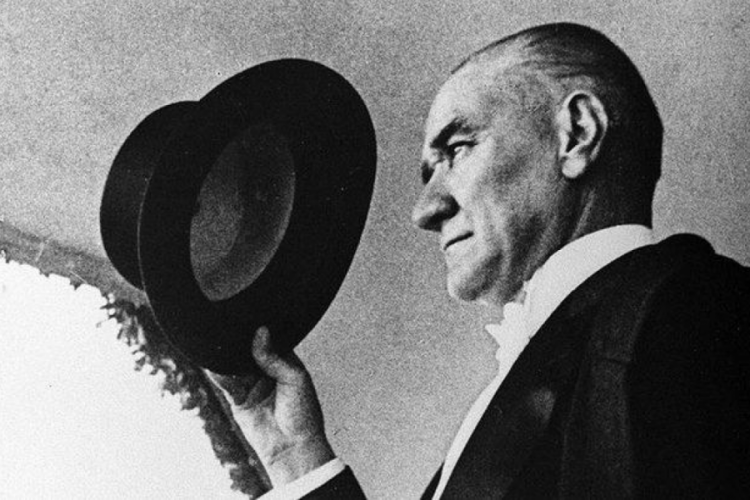 B&uuml;y&uuml;k &Ouml;nder Atat&uuml;rk'&uuml;n ebediyete intikalinin 85'inci yılı