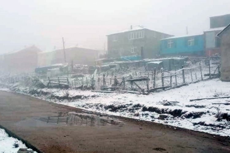 G&uuml;m&uuml;şhane'nin y&uuml;kseklerinde kar yağışı