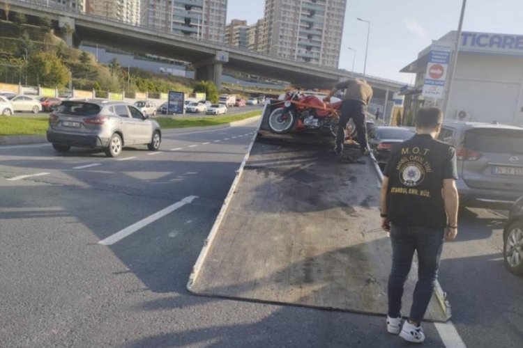 İstanbul'da &ccedil;evreye rahatsızlık veren 2 kişi, mobil okul timlerine yakalandı