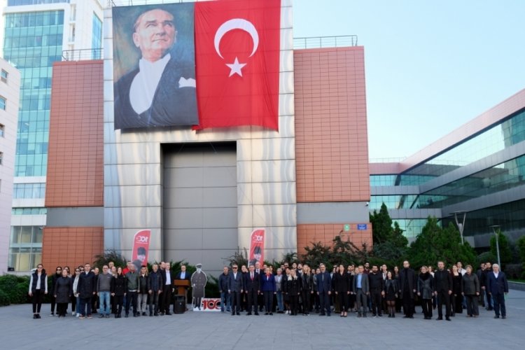 Bursa'da mali m&uuml;şavirlerden Ata'mıza saygı n&ouml;beti