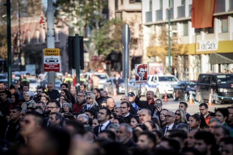 Bursa'da belediyeler Ulu &Ouml;nder Atat&uuml;rk'&uuml; &ouml;zlemle andı