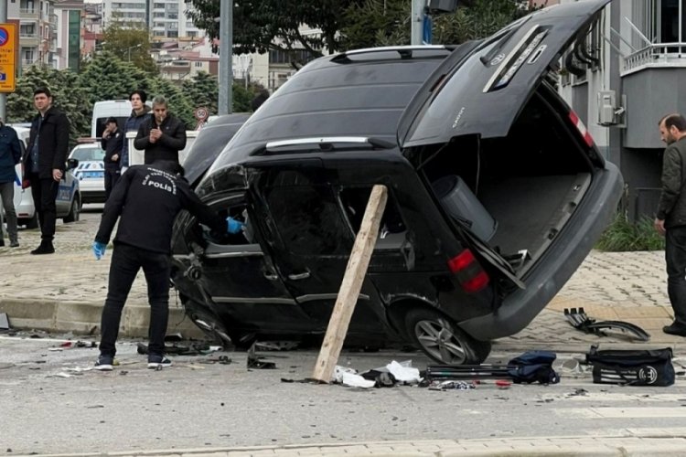 Sivil polis aracı kaza yaptı: 2'si ağır 4 yaralı