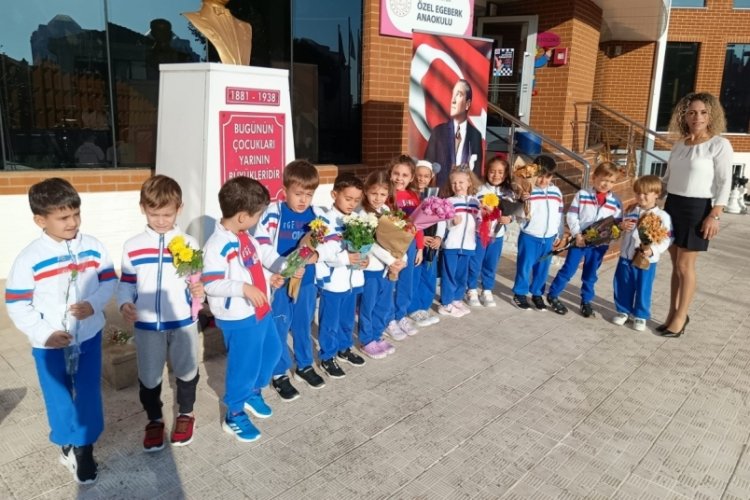 Bursa'da Egeberkli minikler Atat&uuml;rk'&uuml; andı