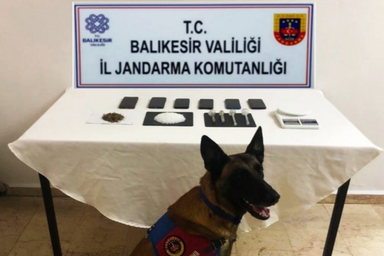 Balıkesir'de uyuşturucu imal edip, satan 5 ş&uuml;pheli g&ouml;zaltına alındı