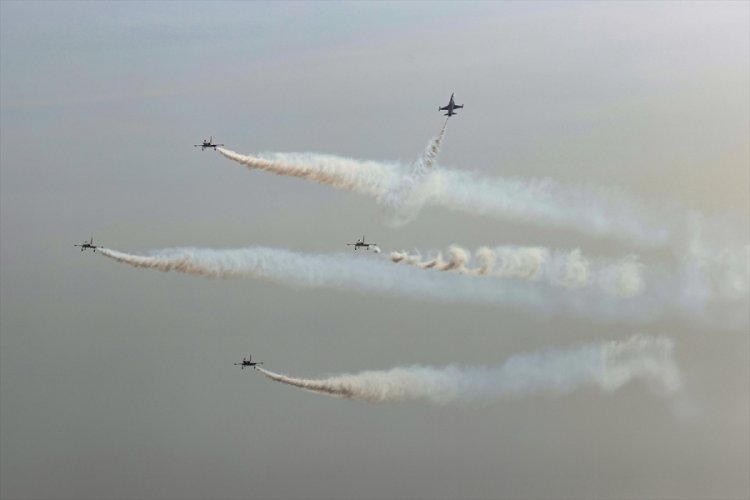 T&uuml;rk Yıldızları Antalya semalarında "Ata'ya saygı" u&ccedil;uşu yaptı