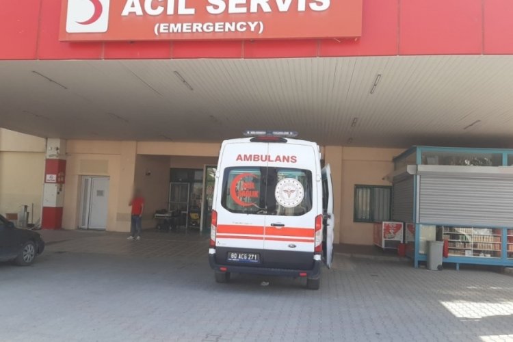 Osmaniye'de tarihi ge&ccedil;miş gofretten yiyen 15 &ouml;ğrenci hastaneye kaldırıldı