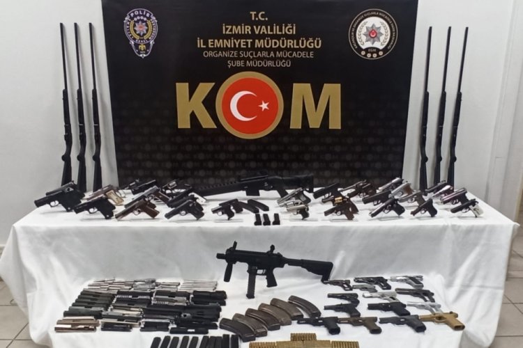 İzmir'de 4 organize su&ccedil; &ouml;rg&uuml;t&uuml; &ccedil;&ouml;kertildi! 37 kişi tutuklama