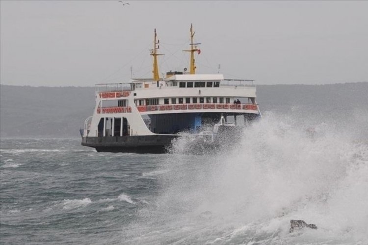 Bozcaada ve G&ouml;k&ccedil;eada'ya feribot seferlerine fırtına engeli