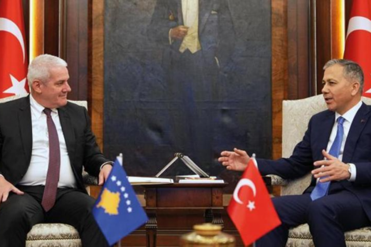 Bakan Yerlikaya, Kosovalı mevkidaşı Sve&ccedil;la ile g&ouml;r&uuml;şt&uuml;
