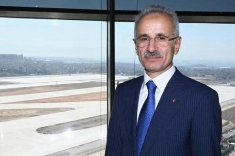Bakan Abdulkadir Uraloğlu: Havalimanlarımız 'Siber Tehdit İstihbarat Yazılımı' ile korunuyor