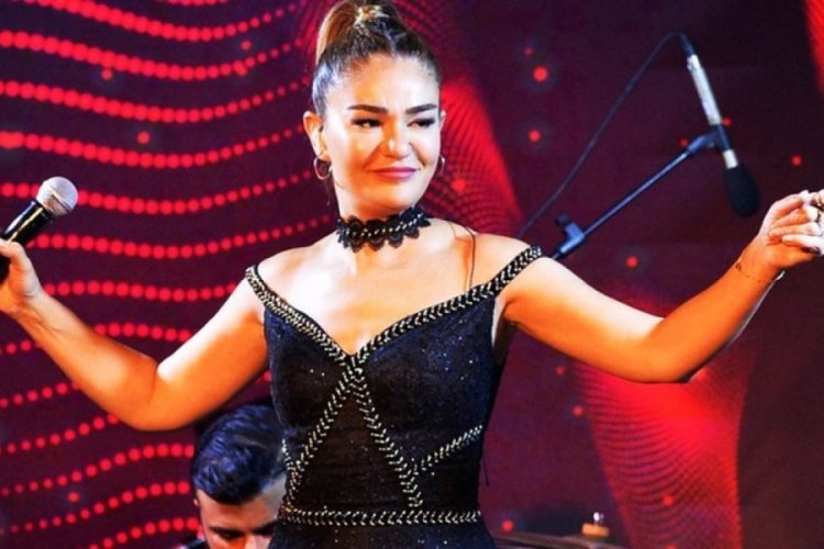 &Uuml;nl&uuml; şarkıcının sahne aldığı mekanda silahlı saldırı