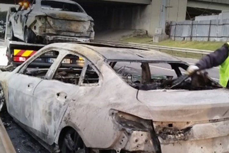 İstanbul'da &ccedil;arpışan iki ara&ccedil; k&uuml;le d&ouml;nd&uuml;