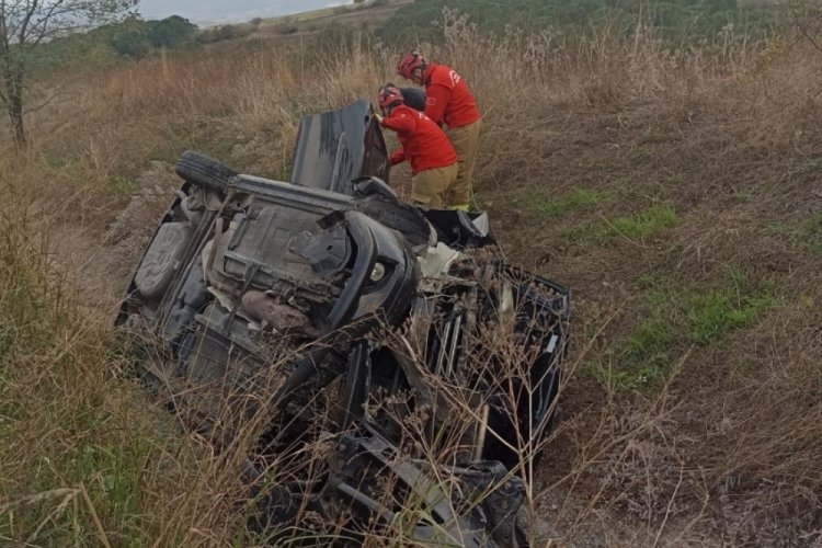 Bursa'da otomobil ref&uuml;je u&ccedil;tu, 3 şahıs yaralandı