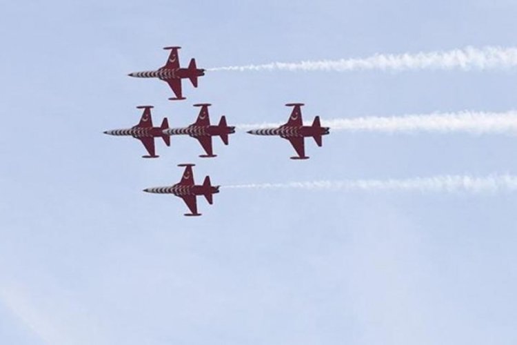 T&uuml;rk Yıldızları nefes kesti!
