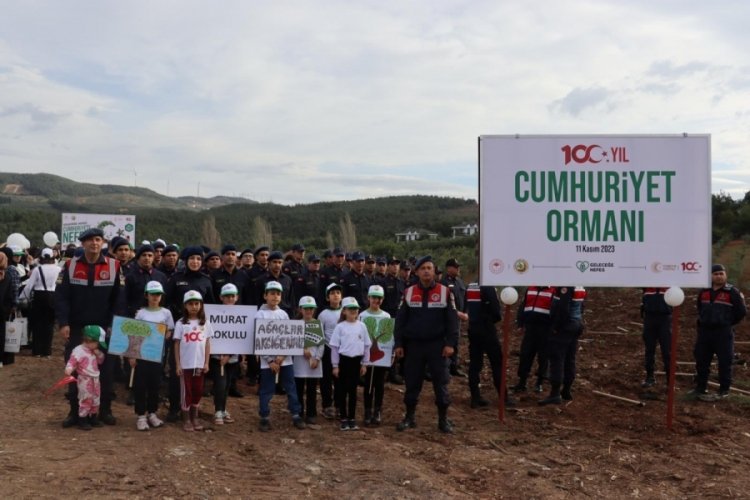 Bursa Jandarması 11 Kasım Ağa&ccedil;landırma G&uuml;n&uuml; i&ccedil;in fidan dikti
