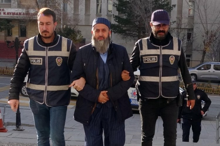 Paylaşımı tepki &ccedil;ekmişti! Fenomen d&ouml;nerci Atat&uuml;rk'e hakaret ettiği su&ccedil;lamasıyla g&ouml;zaltına alındı