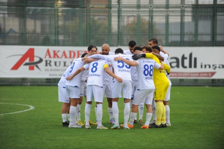 Bursa Yıldırımspor 9 kişi kalan Sultanbeyli'yi tek golle ge&ccedil;ti