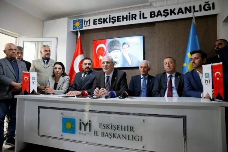 İYİ Partili Dervişoğlu, Eskişehir'de gazetecilerle buluştu