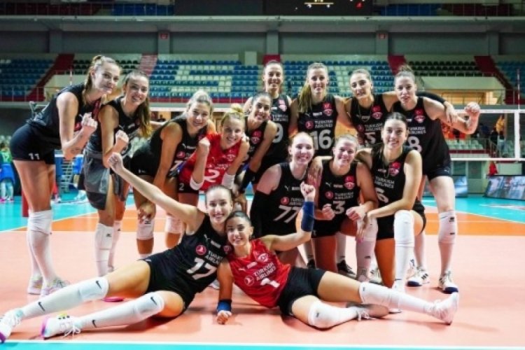 Voleybol Vodafone Nil&uuml;fer Belediyespor'u 3-1 yendi