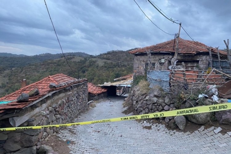 Manisa'da u&ccedil;an &ccedil;atının altında kalan şahıs &ouml;ld&uuml;