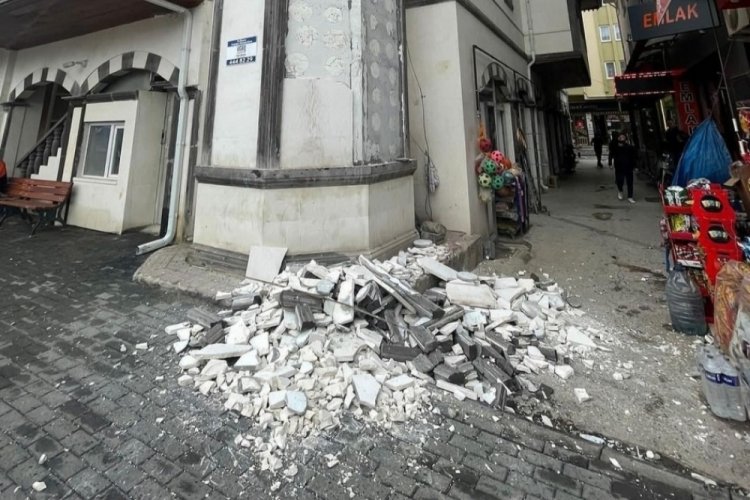 Balıkesir'de faciadan d&ouml;n&uuml;ld&uuml;, vatandaşlar saniyelerle kurtuldu