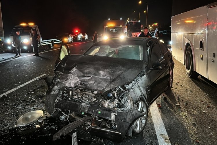 D&uuml;zce'de otoyolda can pazarı: 1 &ouml;l&uuml;, 7 yaralı