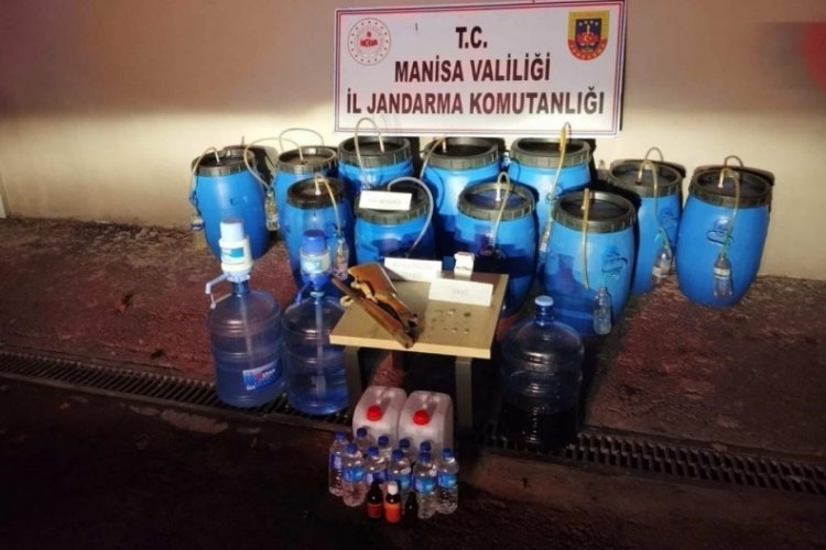 Manisa'da jandarma sahte alkole ge&ccedil;it vermiyor