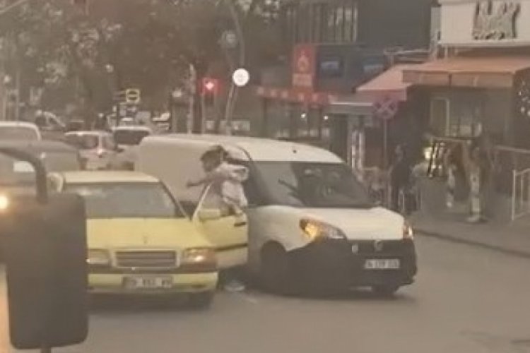 Kocaeli'de tartıştığı s&uuml;r&uuml;c&uuml;ye tekme ve yumrukla saldırdı!