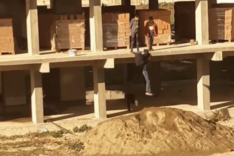 Bursa'da &ccedil;ocukların inşaatta tehlikeli oyunu!