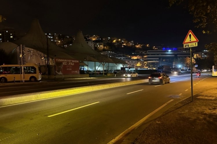 İstanbul'da ara&ccedil; yayalara &ccedil;arptı: 1 &ouml;l&uuml;, 1 yaralı