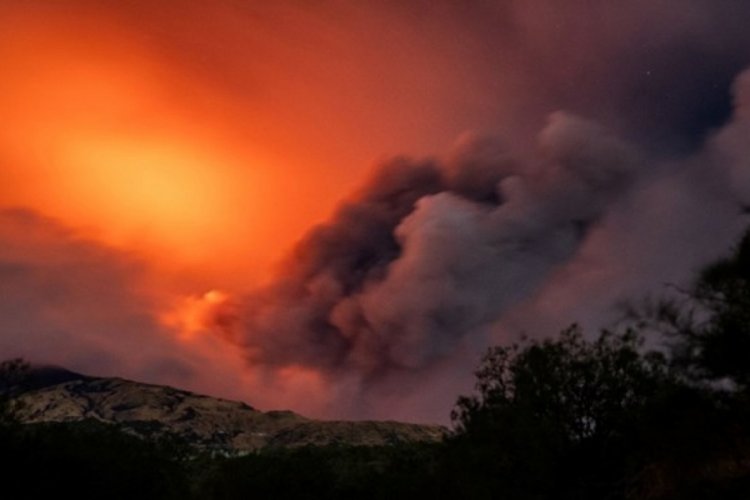 İtalya'da Etna Yanardağı faaliyete ge&ccedil;ti