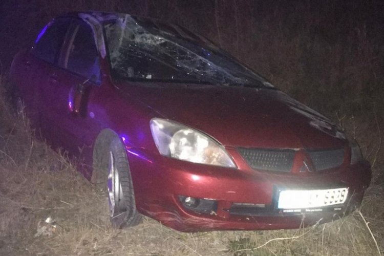Kırıkkale'de otomobil şarampole devrildi: 2 kişi yaralandı